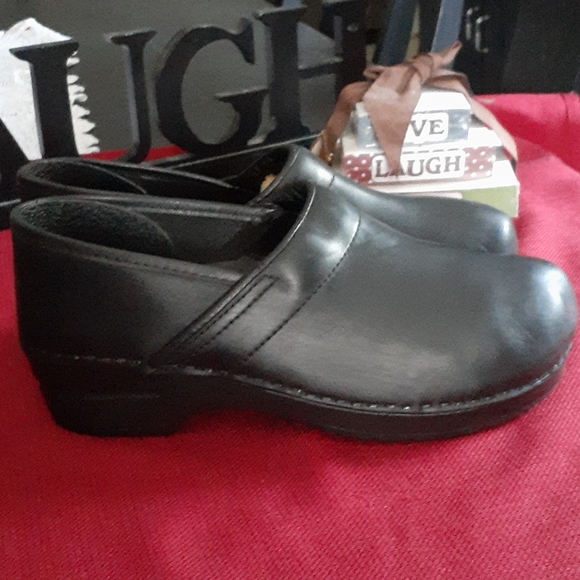 Dansko Shoes - Dansko clogs